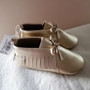 Old Navy Gold Baby Shoes Slip On Moccasin Style Size 18-24 Months NWT
